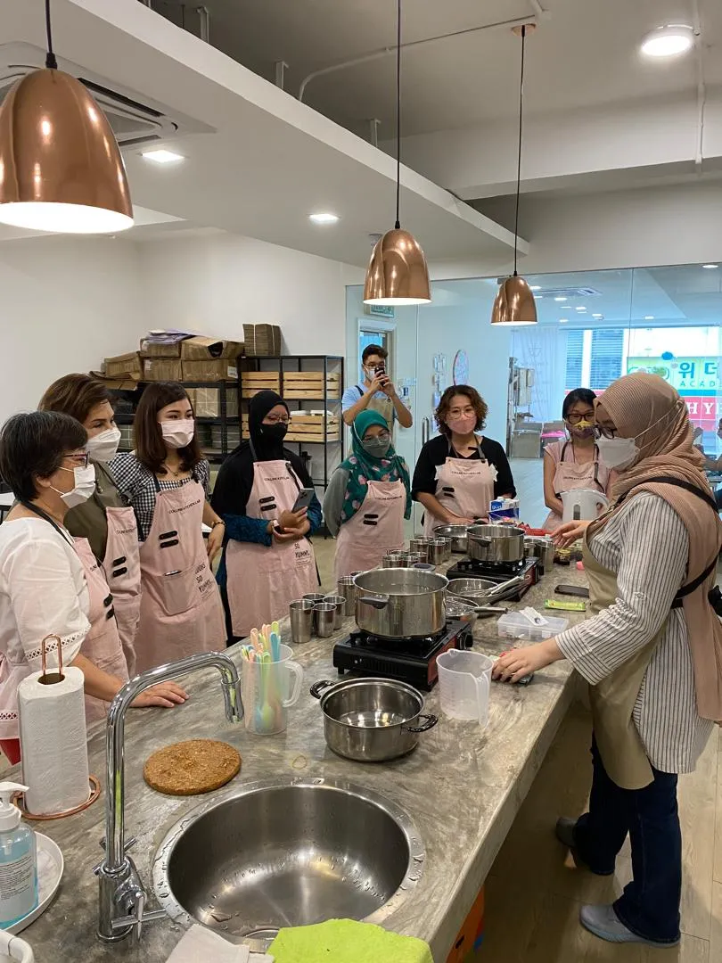 Live demonstration at the kitchen counter