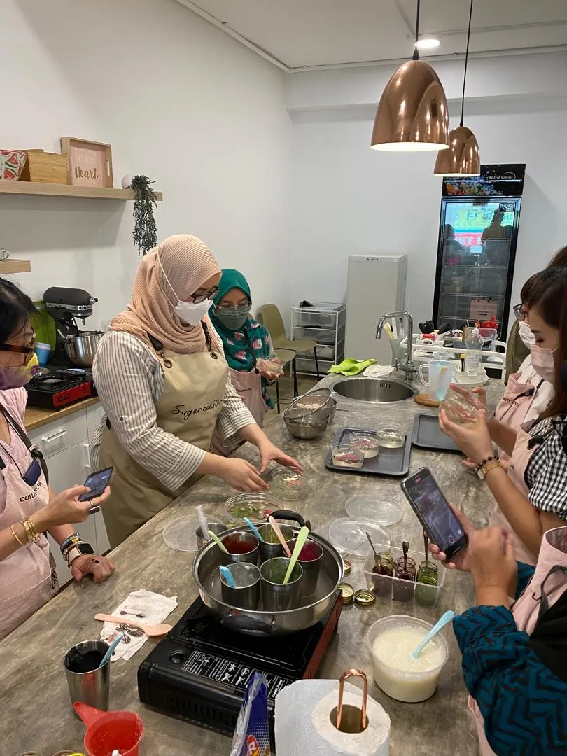 Hands-on session with Nabilah guiding students